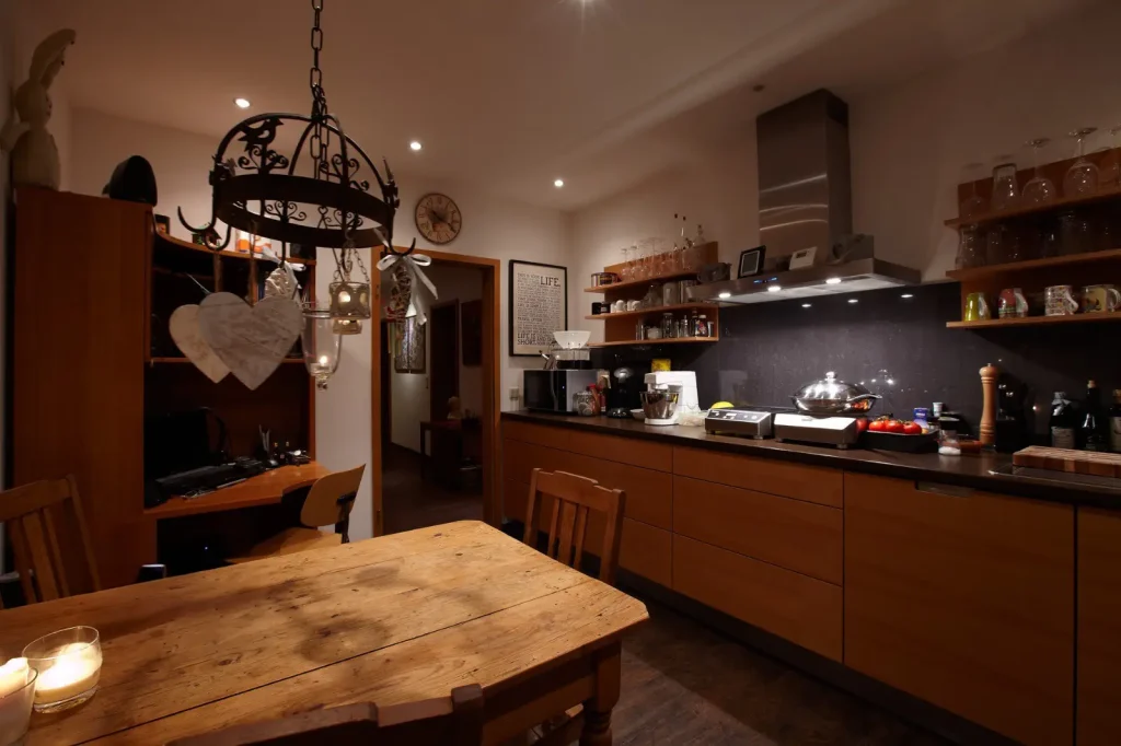 Küche - Vollholz, grifflos